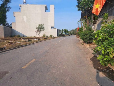 Bán nhà dĩ an 200m2,đường nhựa 3 ô tô,sổ hồng riêng,giá cực rẻ 2