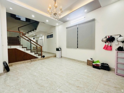 Góc 2 mặt kiệt rộng thẳng, nguyễn văn linh thông nguyễn hoàng, 60m2, 3  cứng, 4.65 tỷ 2