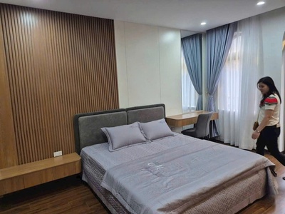 Bán nhà xuân la   58m  x 5 tầng, thang máy, ô tô đỗ cửa, thoáng trước sau, kinh doanh, phân lô, giá 2