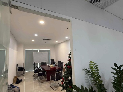 Cần nhượng văn phòng gấp đặc biệt: tặng luôn bàn ghế ai vào dùng được luôn 2