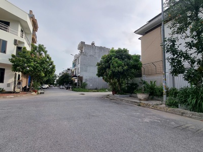 Bán đất 97,7m2 đông nam đấu giá kiến thiết, sở dầu, hồng bàng 2