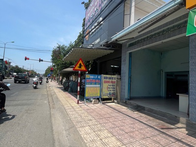 Cần bán lô đất đẹp nằm ngay mặt tiền đường Hùng Vương 3