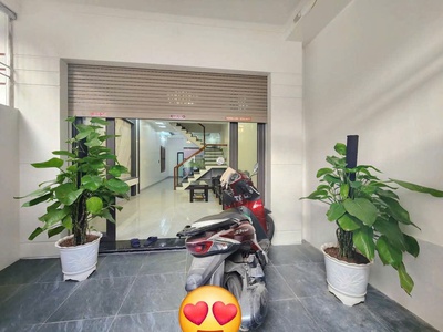 Chính chủ cần bán gấp nhà 4 tầng Thiên Lôi Nguyễn Văn Lính. Sân Cổng riêng. Oto đỗ cửa 2