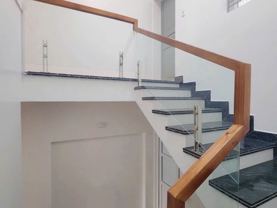 Chính chủ cần bán gấp nhà 4 tầng Thiên Lôi Nguyễn Văn Lính. Sân Cổng riêng. Oto đỗ cửa 3