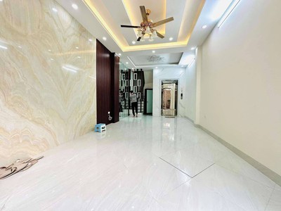5 Tầng thang máy mới    Dương Văn Bé   Gần time city   10m ra phố    giá 8.5 tỷ 0