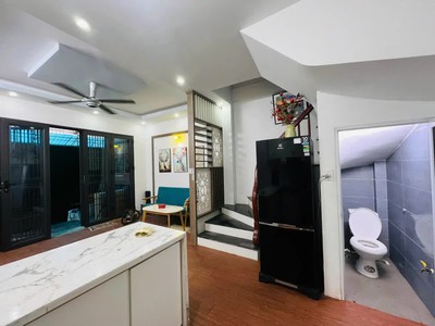 Bán nhà 31m , 1pn, 2wc, ngõ bằng b, định công, hoàng mai, 5.6 tỷ, sổ đỏ 0