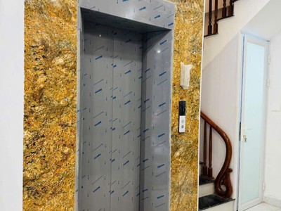 Nhà đẹp mới xây miêu nha- thang máy- sát phố- ngõ ô tô tránh cách nhà 10m- full nội thất- giá 6,x tỷ 3