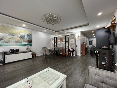 Bán căn hộ tập thể 80m2 phố hoàng ngọc phách, quận đống đa, 20m ra phố, full nội thất, ở sướng 0
