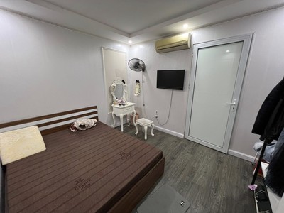 Bán căn hộ tập thể 80m2 phố hoàng ngọc phách, quận đống đa, 20m ra phố, full nội thất, ở sướng 2