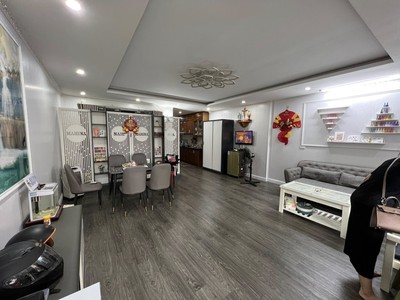 Bán căn hộ tập thể 80m2 phố hoàng ngọc phách, quận đống đa, 20m ra phố, full nội thất, ở sướng 4