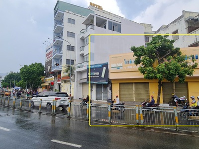 Cho thuê nhà mặt tiền lũy bán bích- ngang 12m - 18triệu- gần ngã tư 1