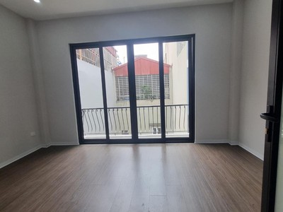 Vương thừa vũ 45m 6 tầng thang máy, đẳng cấp ô tô vào nhà, nội thất xin 2