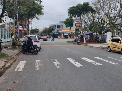 Nhà mặt tiền lương văn can đường 7.5m gần nguyễn hữu thọ, gác lửng, 4pn, 5.x  tỷ 1