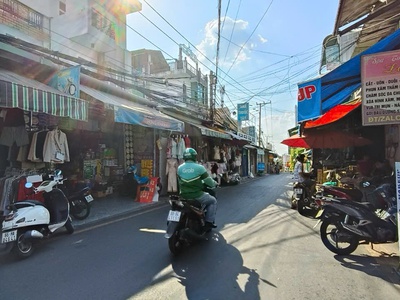 Nhà 1 trệt 3 lầu, thổ cư toàn bộ mặt tiền chợ đồi tp biên hòa, dân cư kín, thu nhập hàng tháng 20 3