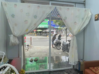 Cần sang lại tiệm nail gấp: mặt bằng đường lớn nguyễn sơn 3