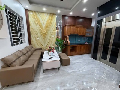 Phạm văn đồng - tầng thang máy - kinh doanh sầm uất 0