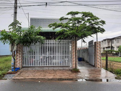 Do nhu cầu thay đổi  nên mình có bán 1 căn nhà: tại  láng cát, tp. phú mỹ, bà rịa vũng tàu, với 0