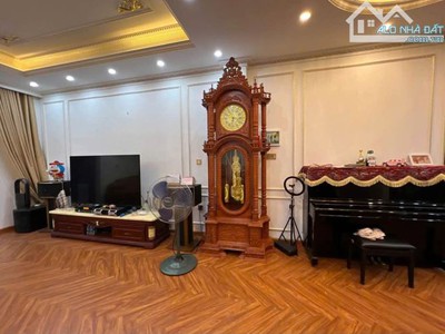 Bán nhà hoàng quốc việt, phân lô, ôtô vào nhà, 2 mặt ngõ kinh doanh, 45m2 chỉ 15 tỷ 1