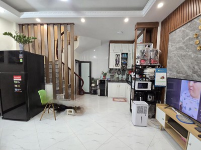 Bán nhà 5 tầng phúc lợi mặt tiền 5m gần ô tô thiết kế mỗi tầng 1 phòng khép kín, nhà mới ở ngay 1