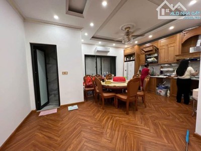 Bán nhà hoàng quốc việt, phân lô, ôtô vào nhà, 2 mặt ngõ kinh doanh, 45m2 chỉ 15 tỷ 2