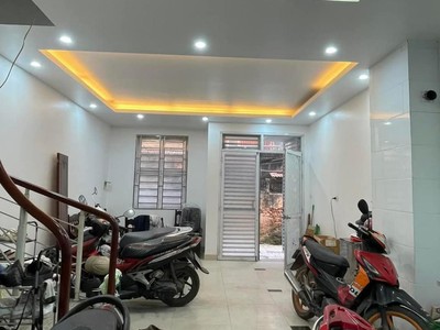 Bán nhà kim giang, ngõ ô tô tránh nhau, gần đại học thăng long. 36m2. giá chào 8 tỷ 1