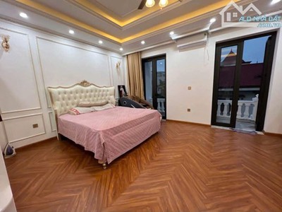 Bán nhà hoàng quốc việt, phân lô, ôtô vào nhà, 2 mặt ngõ kinh doanh, 45m2 chỉ 15 tỷ 3