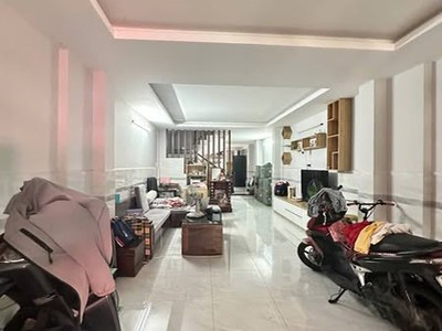 Nhà hxh đường huỳnh văn bánh quận phú nhuận phường 17. 1