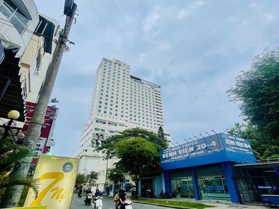 9 tỷ nhỉnh-ngay winsor plaza quận 5- gần mặt tiền hẻm ôtô né  shr 5 tầng hoàn công 0