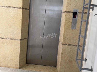 Nhà mặt phố Nguyễn Khang, Lô góc, Dt 75m x 7 tầng thông sàn có thang máy, đủ điều hòa 5