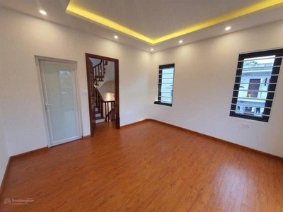 Cho thuê nhà dốc thọ lão, 4 tầng, 30m2, 4 ngủ, 12 triệu kd, vp kết hợp ở gia đình thuê. 2