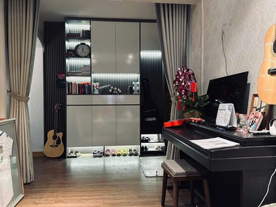 Cho thuê tập thể tầng 3 thái thịnh, 100m2, 3 ngủ, 11 triệu kd online, ở hộ gia đình 1