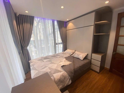 Cho thuê tập thể tầng 3 thái thịnh, 100m2, 3 ngủ, 11 triệu kd online, ở hộ gia đình 2