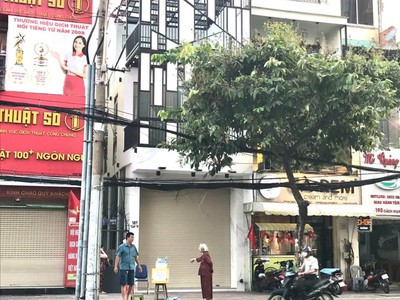 Bán nhà mặt tiền 189 cách mạng tháng 8, p.4, quận 3 2