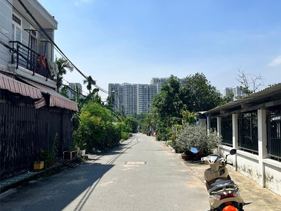 Nhà cấp 4 100m  2pn hẻm ô tô kế vinhomes nguyễn xiển   3.25 tỷ 0