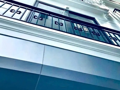 Bán nhà mới phố nguyễn văn cừ 30m2x  5 tầng,mặt  tiền 3.5m, 6.4 tỷ long biên. 0