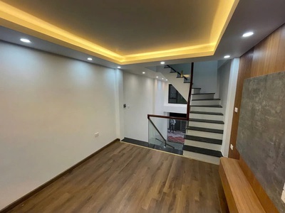 Nhà dân xây độc lập phố đàm quang trung 35m2x  5 tầng, mặt tiền 3.3m x 6.65 tỷ long biên. 3
