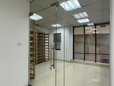 Vì chuyển xưởng nến nên mình đang có mặt sàn trống 80m2 muốn cho thuê 0