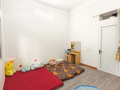 Cần bán 53,4m2 nhà 3 tầng cách 50m ra phố Nguyễn Văn Cừ. Nằm giữa trường Ngọc Lâm và Gia Thụy 1