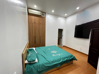  N1405. C.H.O T.H.U.Ê N.H.À mặt ngõ lớn tại Văn Cao   có thang máy, full đồ ở ngay 5