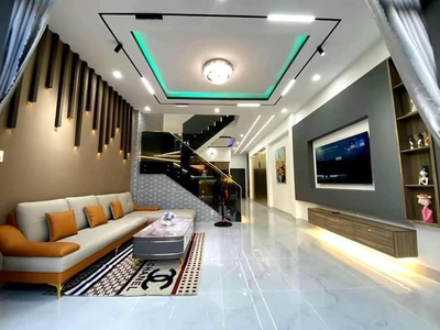 Bán nhà 1 trệt 2 lầu  trung tâm tp.tdm  sổ hồng riêng  full nội thất 3