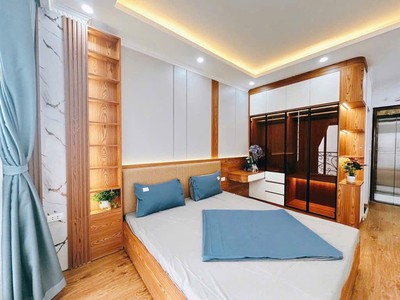 Bán nhà trương định 5 tầng thang máy mới kính koong 42m nhỉnh 8 tỷ 2