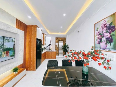 Bán nhà trương định 5 tầng thang máy mới kính koong 42m nhỉnh 8 tỷ 0