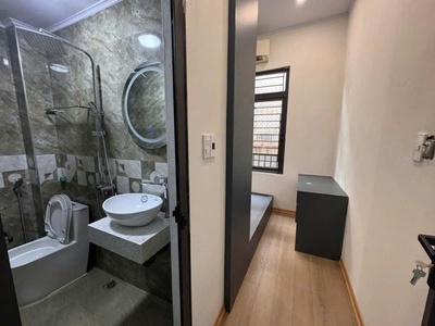 Cần bán nhà 5 tầng 20m ô tô đỗ rẻ nhất thị trường tại minh khai, hbt 1