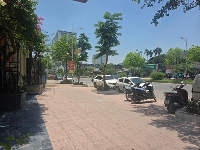 Nhà đât hồng tiến 24 tỷ 120m mặt tiền 7m ngõ ô tô, long biên hà nộ 0