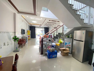 Bán nhà căn góc 2 tầng mặt tiền khu tái định cư đất lành xã phước đồng 4