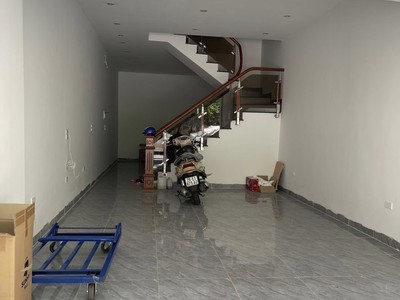 Cho thuê mbkd ngõ ô tô nghĩa tân, 53m2, 1 tầng, 7.5 triệu kd đỉnh 2