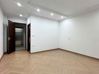 Ngõ 72 nguyễn trãi oto vào nhà - thang máy dt 37m2 8 tầng mt 4.3m giá 14.35 tỷ 0