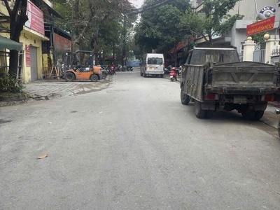 Nha dan xay- o to de ngay dem - giao thong thuan tien 1