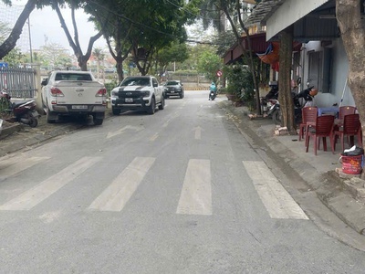 Nha dan xay- o to de ngay dem - giao thong thuan tien 0