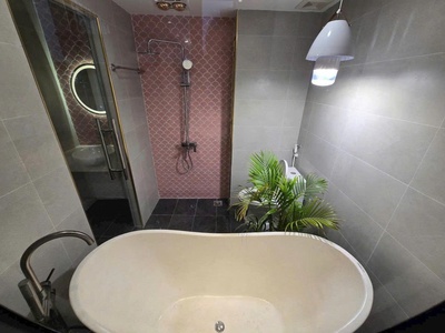Nhà gần  aeon,  cổlinh - long biên - mt 5 m -  garaôtô  - chào 8,x tỷ  3